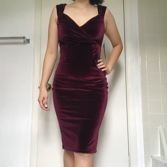 Modcloth Dresses & Skirts - Vixen velvet dress